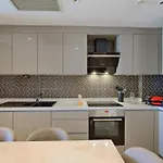Petek By Newinn Apartment