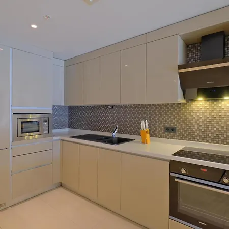 Petek By Newinn Apartment